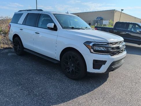 Used 2023 Ford Expedition XLT AWD/4WD image 8