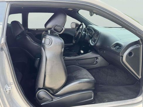 Used 2018 Dodge Challenger R/T Scat Pack w/ Leather Interior Group RWD image 45