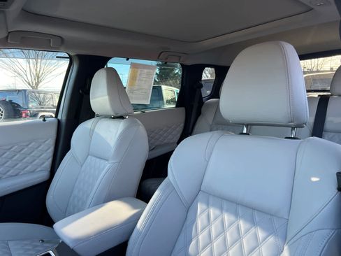 Used 2023 Mitsubishi Outlander SEL image 13