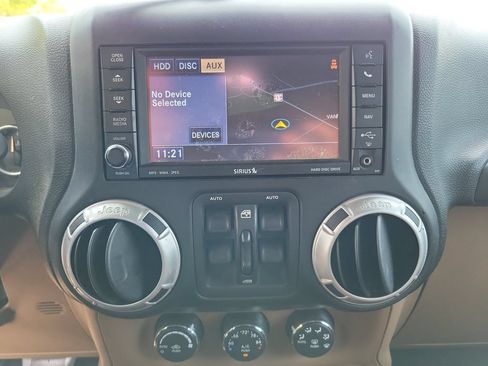 Used 2012 Jeep Wrangler Unlimited Rubicon w/ Connectivity Group AWD/4WD image 14