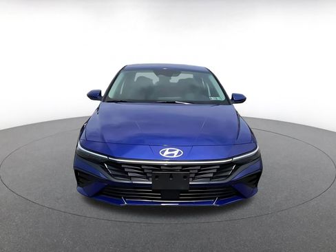 Used 2025 Hyundai Elantra Limited image 3