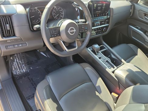 Certified 2025 Nissan Pathfinder SL w/ SL Premium Package FWD image 13