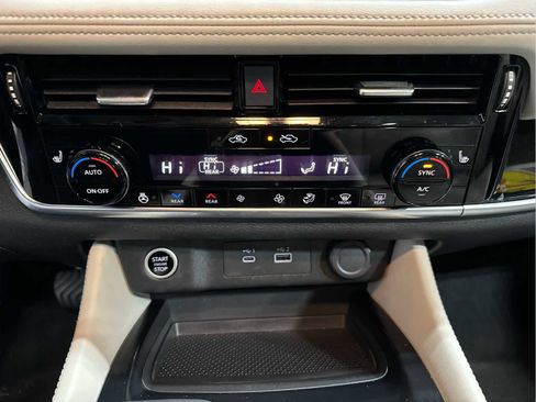 Used 2023 Nissan Rogue SL w/ SL Premium Package image 19