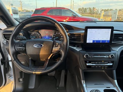 Used 2020 Ford Explorer XLT w/ Equipment Group 202A image 17