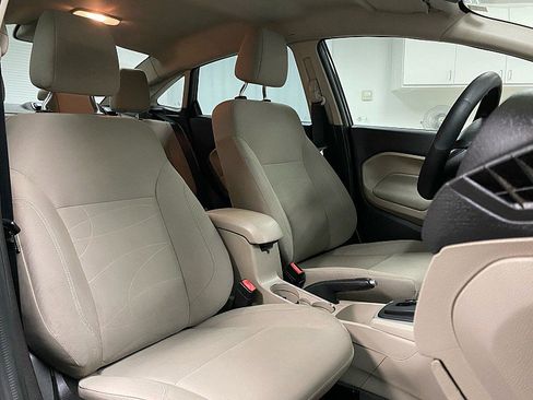 Used 2019 Ford Fiesta SE image 12