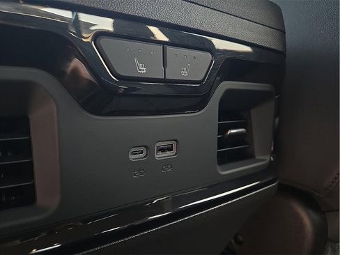 Used 2025 Chevrolet Silverado 1500 ZR2 w/ Technology Package image 10