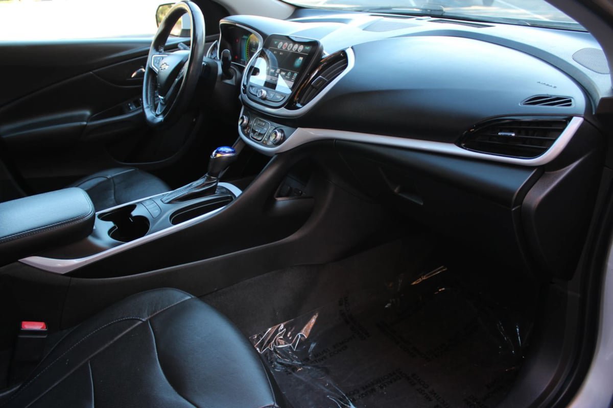 Used 2017 Chevrolet Volt LT FWD image 20
