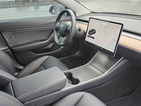 Used 2018 Tesla Model 3 Long Range image 10