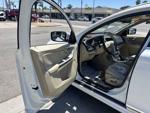 Used 2016 Volvo XC60 T5 Premier w/ Proximity Package FWD image 15