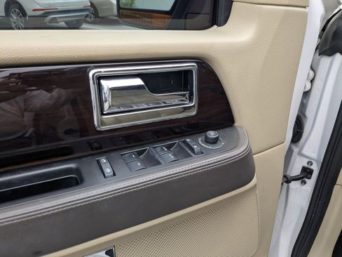 Used 2017 Lincoln Navigator Reserve RWD image 12