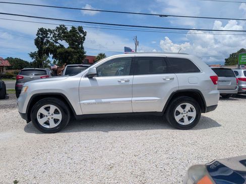 Used 2011 Jeep Grand Cherokee Laredo image 8