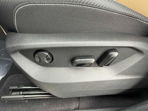 New 2026 Volkswagen Atlas Cross Sport SE image 9