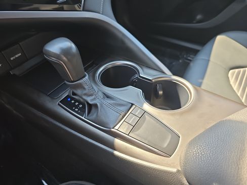 Used 2024 Toyota Camry SE FWD image 23