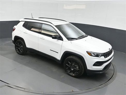 New 2026 Jeep Compass Latitude image 28