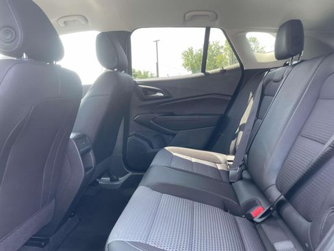 Used 2025 Chevrolet Trax LT FWD image 9