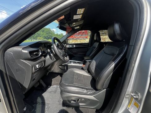 Used 2020 Ford Explorer Limited RWD image 17