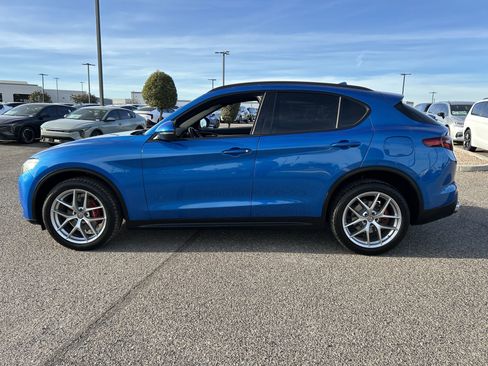 Used 2018 Alfa Romeo Stelvio Ti Sport image 3