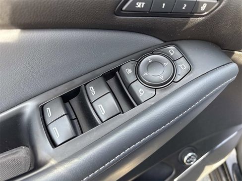 Used 2024 Buick Enclave Premium image 11