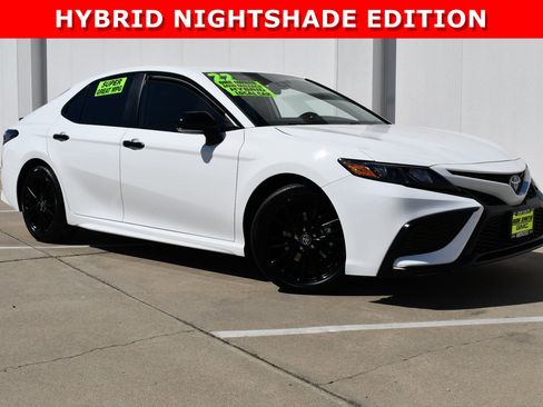 Used 2022 Toyota Camry SE FWD image 2