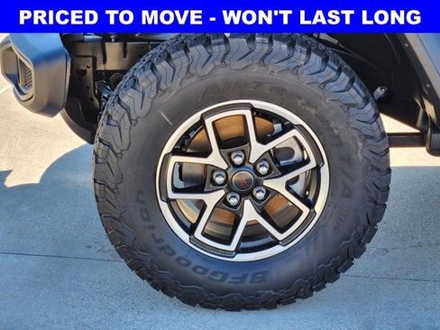 Used 2025 Jeep Wrangler Unlimited Rubicon image 17