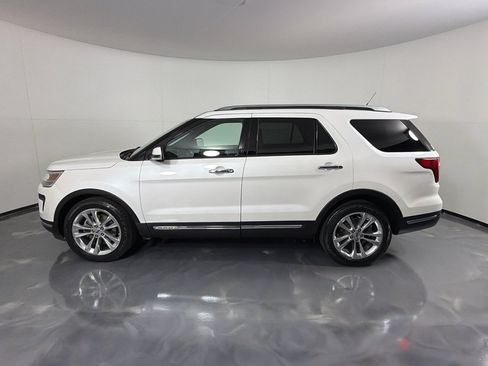 Used 2018 Ford Explorer Limited w/ Equipment Group 301A FWD image 8