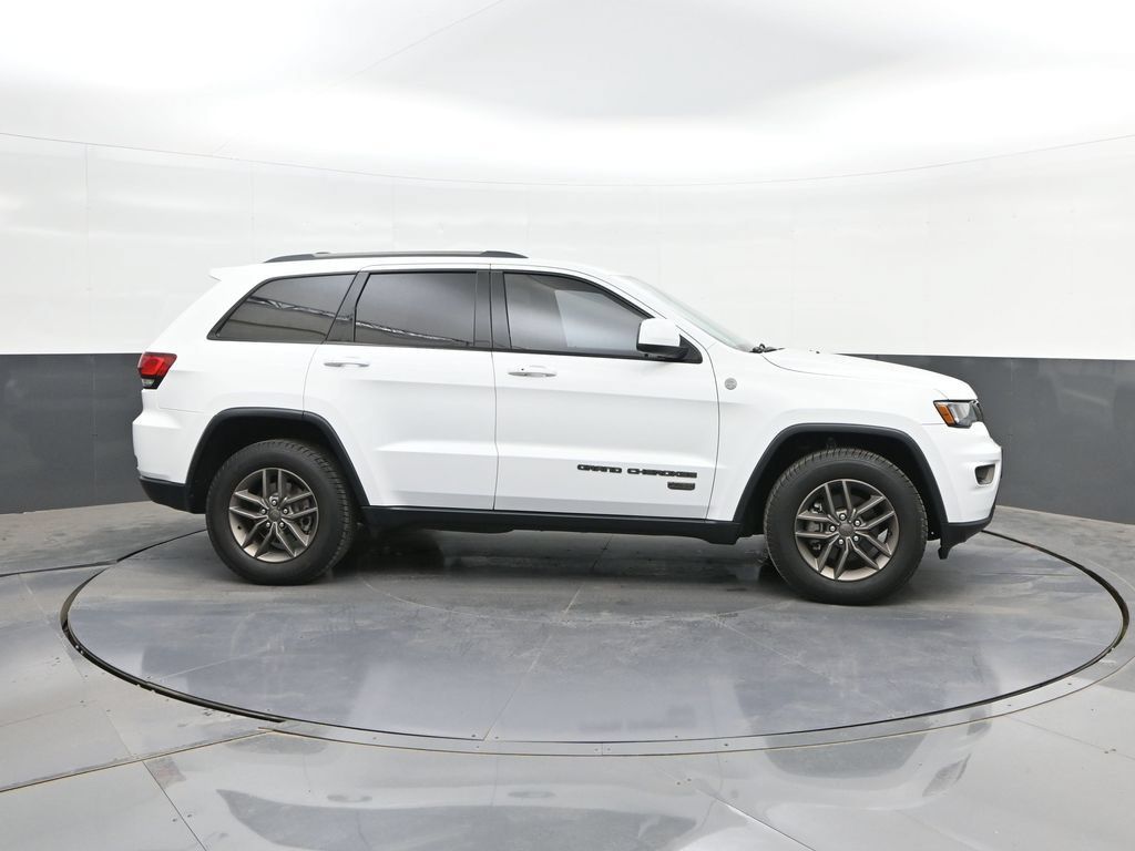 Used 2016 Jeep Grand Cherokee Laredo 75th Anniversary AWD/4WD image 21