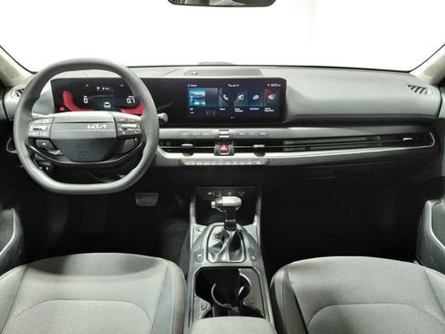 Used 2025 Kia K4 FWD image 2