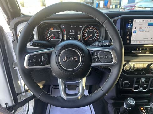 Used 2025 Jeep Wrangler Unlimited Sahara AWD/4WD image 14