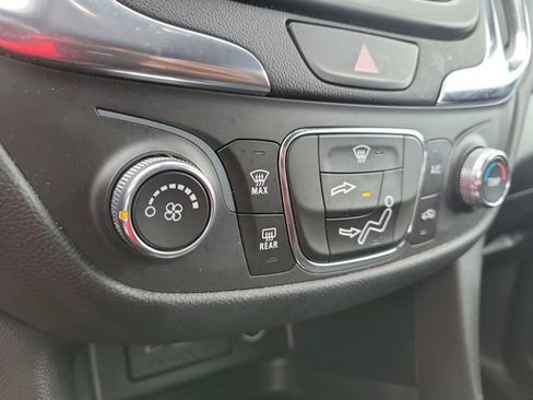 Used 2021 Chevrolet Equinox LT FWD image 28