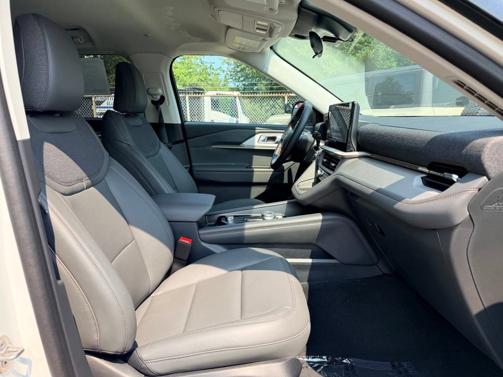 New 2026 Ford Explorer Active w/ Active Comfort Package AWD/4WD image 9