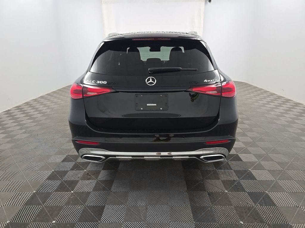 Used 2025 Mercedes-Benz GLC 300 4MATIC image 5