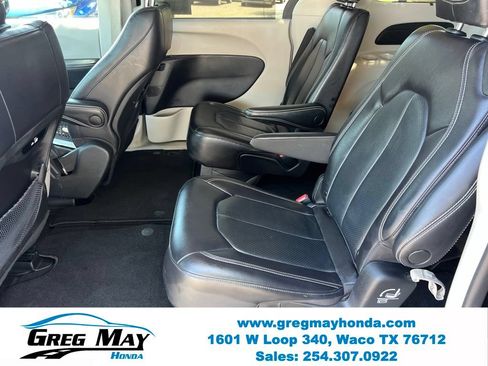 Used 2022 Chrysler Pacifica Touring-L FWD image 17