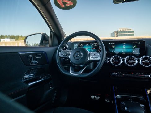 Certified 2021 Mercedes-Benz GLA 250 4MATIC image 19