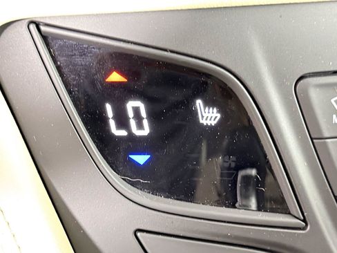 Used 2018 Buick Envision Premium AWD/4WD image 32