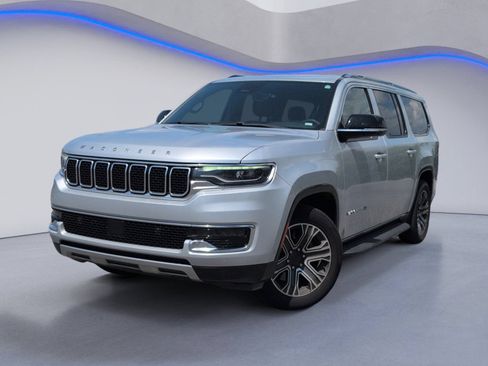 Used 2024 Jeep Wagoneer L Series II RWD image 2
