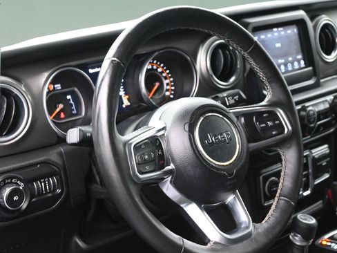 Used 2018 Jeep Wrangler Unlimited Sahara AWD/4WD image 16