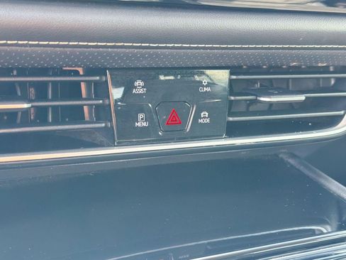 Used 2024 Volkswagen Atlas SE image 18