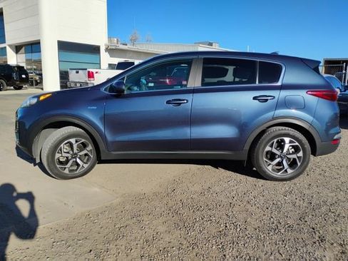 Used 2022 Kia Sportage LX image 2