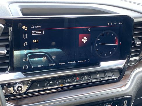 Used 2024 GMC Sierra 1500 SLT image 17