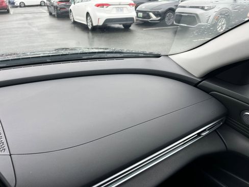 Used 2025 Hyundai Elantra SEL image 36