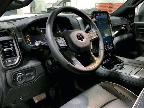 New 2025 RAM 2500 Limited AWD/4WD image 7