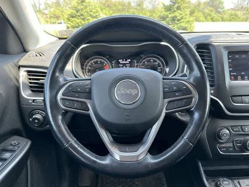 Used 2019 Jeep Cherokee Latitude Plus w/ Cold Weather Group image 7