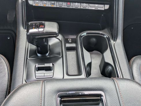Used 2022 GMC Sierra 1500 AT4 w/ AT4 Premium Package AWD/4WD image 17