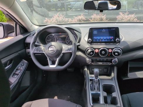 Used 2024 Nissan Sentra SV FWD image 9