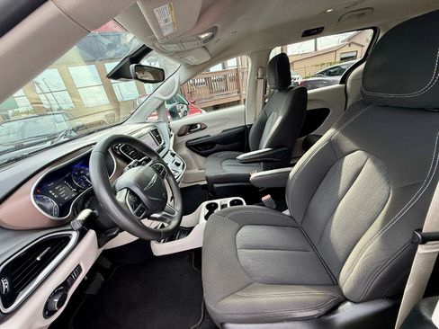 Used 2024 Chrysler Voyager LX FWD image 14