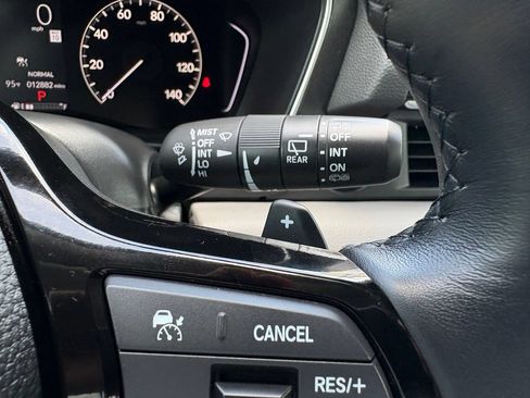 Used 2025 Honda Pilot EX-L image 37