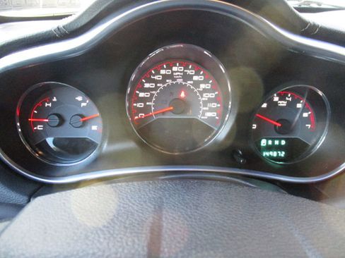 Used 2013 Dodge Avenger SE image 13