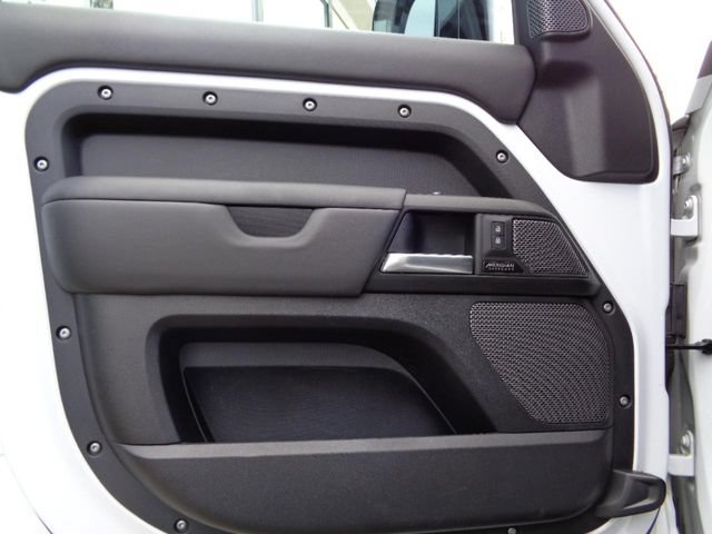 Used 2023 Land Rover Defender 110 V8 AWD/4WD image 14