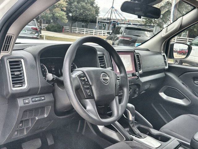 Used 2022 Nissan Frontier SV RWD image 10