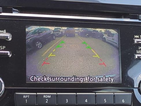 Used 2017 Nissan Rogue SV FWD image 17
